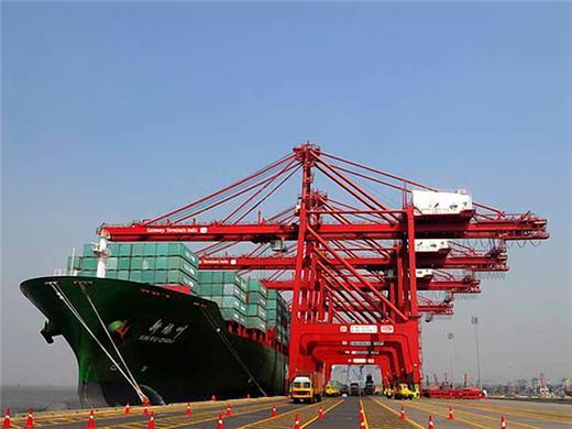全球港口吞吐量去年驟降 今年增幅降至7% 費率或走高    (圖：印度孟買港 取自維基百科)