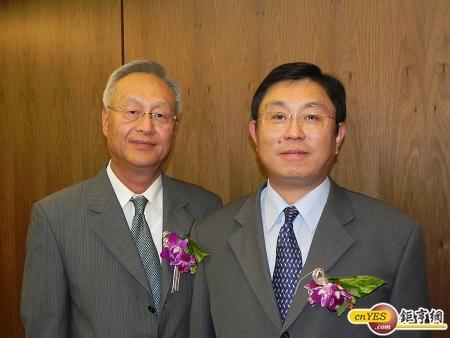 >微端董事長吳華盛(左)、總經理魯景岱