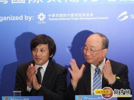 SEMI PV Group台灣暨東南亞區總裁曹世綸(左)、外貿協會秘書長趙永全。(鉅亨網記者尹慧中攝)