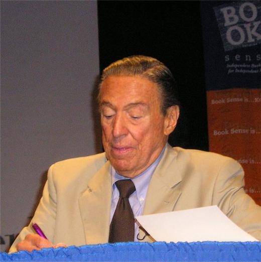 美國新聞節目《60 分鐘》名主持人 Mike Wallace，攝於2007年。(圖：WIKI)