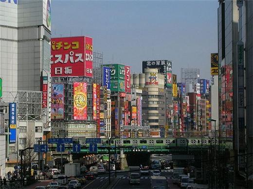 日本東京新宿街頭。(圖：WIKI)