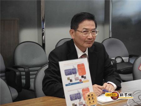 南科新任副總李培瑛首度主持法說會。(鉅亨網記者葉家瑋攝)