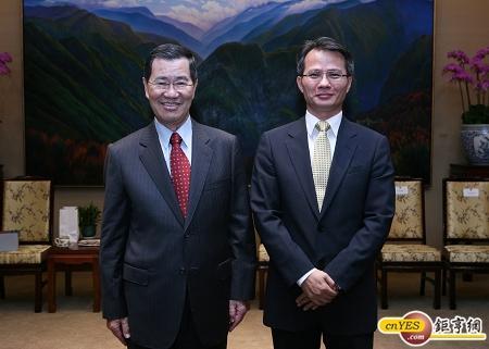  副總統蕭萬長、圓剛科技總經理楊瑞祥