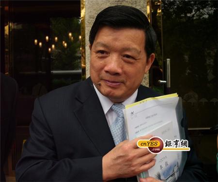 億光董事長葉寅夫出席股東會表示，台中日相加 LCD出海口量不輸三星。(鉅亨網記者葉家瑋/攝)