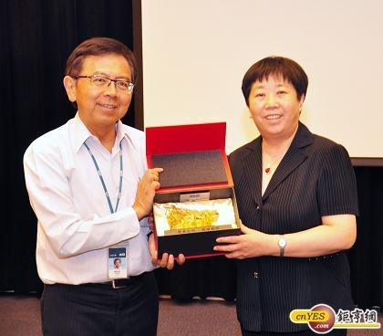  大陸電子視像協會白為民副會長、友達光電副董事長及隆達電子董事長陳炫彬