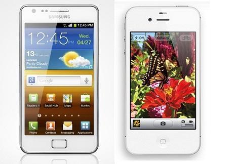 左：三星Galaxy S2；右：蘋果iPhone 4。(圖:官網)