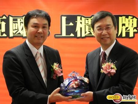  曜亞國際王偉斌、櫃買中心中心總經理吳裕群