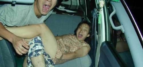 台灣情侶列車上夸張親熱玩“車”震 盤點車震被偷拍情侶