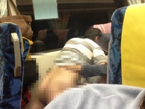 台灣情侶列車上夸張親熱玩“車”震 盤點車震被偷拍情侶