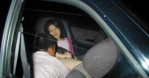 台灣情侶列車上夸張親熱玩“車”震 盤點車震被偷拍情侶