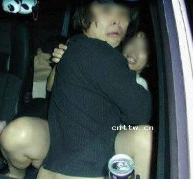 台灣情侶列車上夸張親熱玩“車”震 盤點車震被偷拍情侶