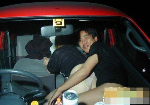 台灣情侶列車上夸張親熱玩“車”震 盤點車震被偷拍情侶