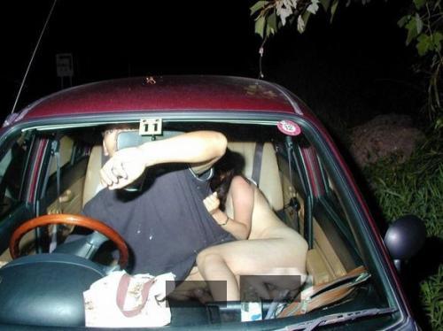 台灣情侶列車上夸張親熱玩“車”震 盤點車震被偷拍情侶