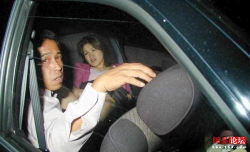 台灣情侶列車上夸張親熱玩“車”震 盤點車震被偷拍情侶