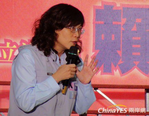 勞委會主委王如玄向民眾表示，簽訂ECFA台灣就業數絕對會增加。(兩岸網記者王定傳攝)