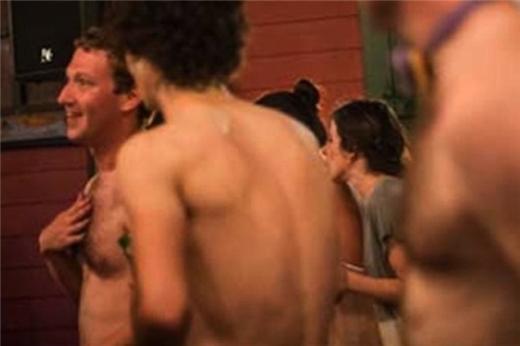 網路上流傳疑似Facebook創辦人佐克伯的上空照