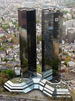 德銀位於法蘭克福總部大樓。(圖:維基百科)