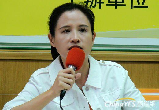 台灣智庫今天公布「總統馬英九執政2週年」，圖為台灣智庫執行長鄭麗君。(兩岸網記者王定傳攝)