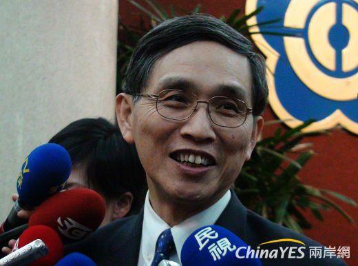 經濟部長施顏祥表示，產創條例通過後，還有27個子法需訂定，經濟部有決心在最短時間內，預計在3個月內完成。(兩岸網記者王定傳攝)