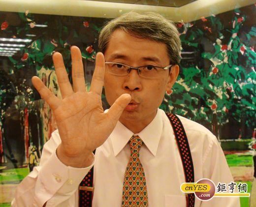 萬寶投顧顧問朱成志對於虎年台股，以目產業狀況來看，認為至少「虎頭」不會差！而今年科技、金融、內需，各擁題材，仍將是百花齊放。(鉅亨網記者王定傳攝)