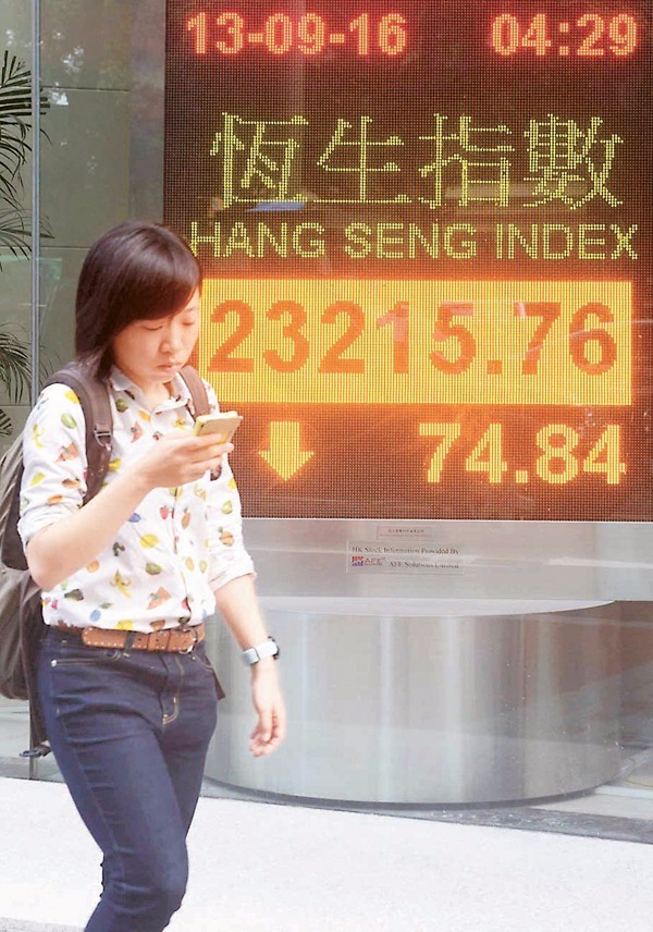 港股昨高開低走，恒指一度升362點，收市倒跌74點，成交740億港元。  圖片來源：香港文匯報