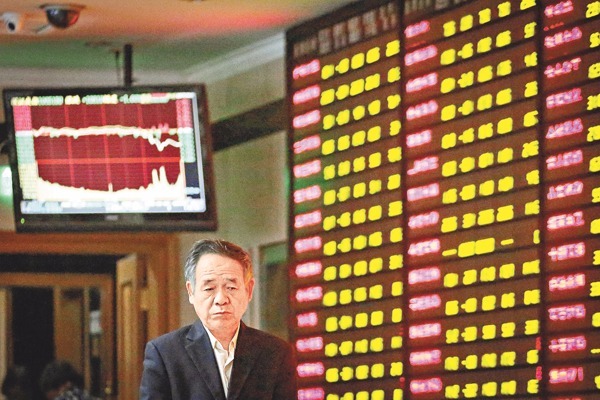上證B指昨天突然開啟狂跌模式，一度暴跌6.7%，收市也挫6.15%。  圖片來源：香港文匯報
