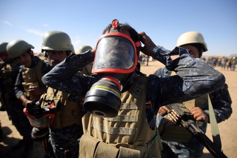 為防止ISIS使用芥子武器,伊軍已獲派5萬個防毒面具。 (圖:AFP)