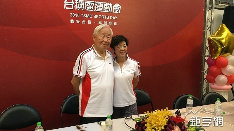 台積電董事長張忠謀與其夫人張淑芬。(鉅亨網記者蔡宗憲攝)