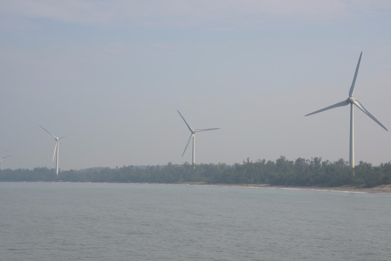 苗栗離岸風力發電機。(圖：行政院提供)