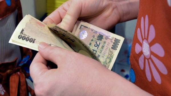 (圖一：日圓兌換美元匯率大幅貶值，圖片來源：AFP)