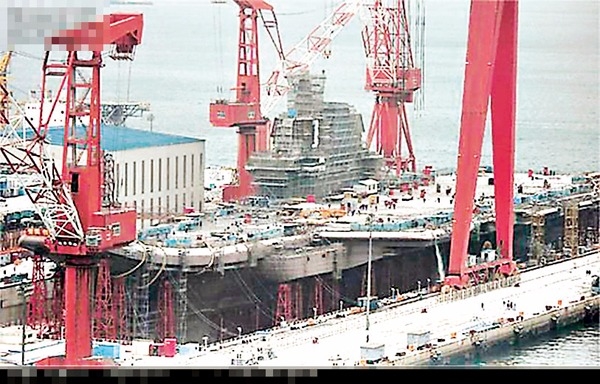 歷時2年9月，傳言中國首艘國產航母將命名「山東艦」。  圖片來源：香港文匯報