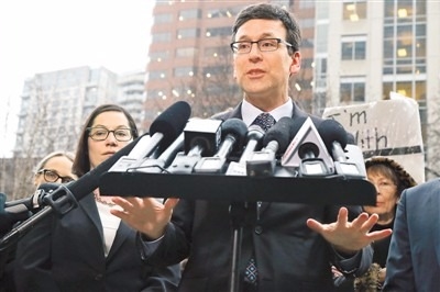 華盛頓州總檢察長弗格森就「臨時禁止令」接受媒體訪問。 圖片來源:人民日報海外版