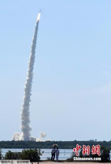 當地時間2016年6月22日,印度空間研究組織(ISRO)於上午9時26分成功利用PSLV-C34運載火箭將20顆衛星送入太空。 圖片來源:中新網