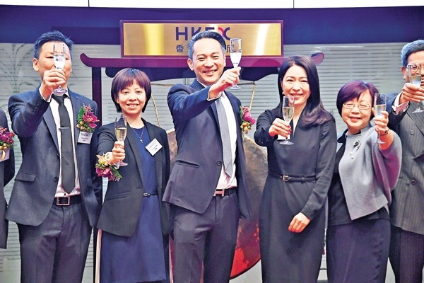 駿傑集團昨天於創業板上市，圖為上市儀式，圖中為主席莊峻岳。 圖片來源：香港文匯報