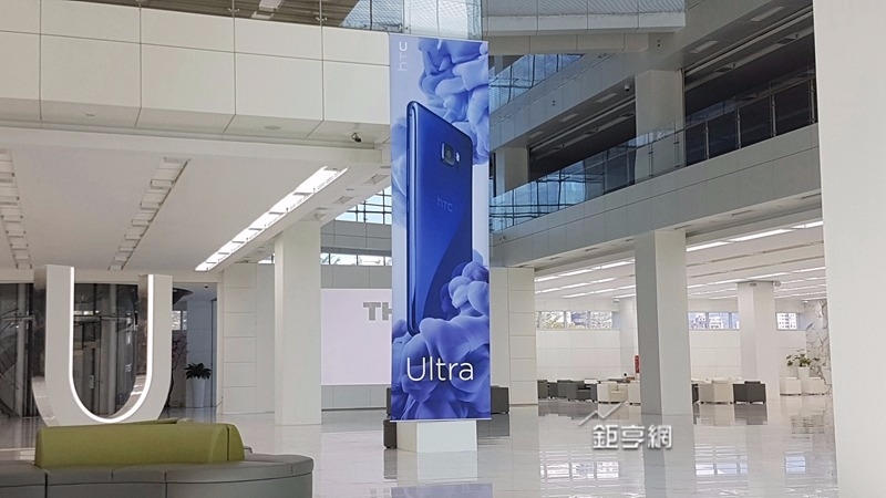 宏達電U Ultra持續在全球上市開賣中。(鉅亨網記者楊伶雯攝)