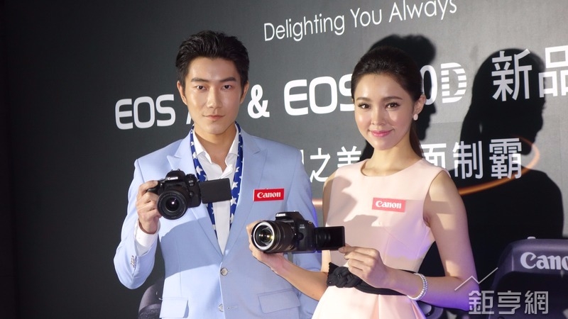 台灣Canon今天宣布，新款入門單眼數位相機EOS 77D及EOS 800D正式在台開賣。(鉅亨網記者張欽發攝)