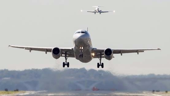 (圖一：美國國內交通主要靠航空，AFP)