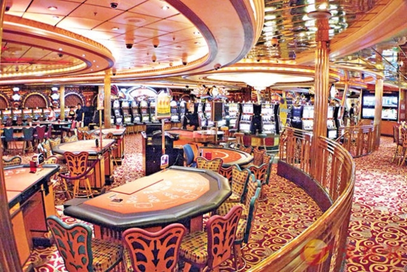 郵輪上設有賭博設施。 圖片來源：香港文匯報