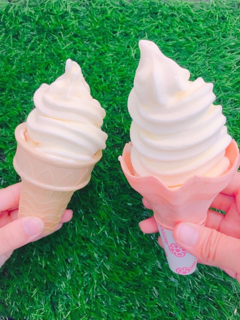 7-11霜淇淋夏季限定新口味「青森蘋果霜淇淋」與「粉紅色限定花型餅杯」、「迷你杯新規格」。(圖：統一超提供)