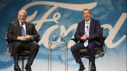 福特新任執行長Jim Hackett(左)與董事長比爾福特(圖:AFP)