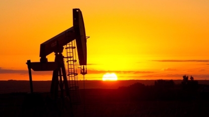 OPEC成員國反目，一度引發供應憂慮刺激油價飆升逾1.5%。  (圖：AFP)