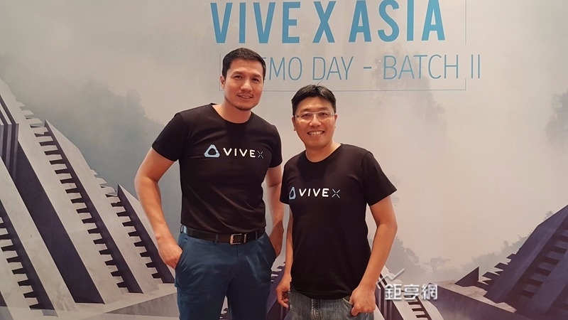 HTC Vive中國區總總理汪叢青(左)宣布開放以色列特拉維夫全新加速器。(鉅亨網記者楊伶雯攝)