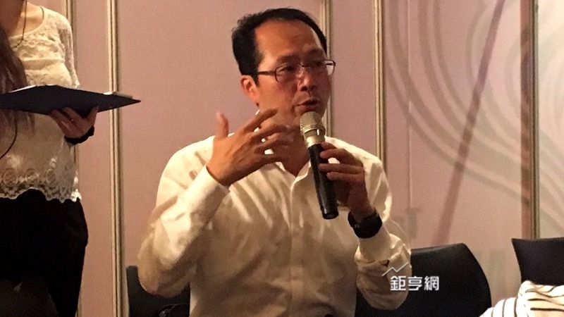 台灣三星電子行動與資訊事業部副總李元榮說明成立電競職業隊。(實習記者施莉芸攝)