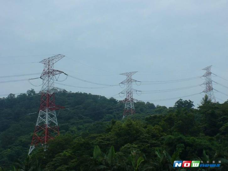 ▲花蓮和平電廠輸電鐵塔倒塌，讓近兩周供電岌岌可危。（圖／翻攝自和平電力公司官網）