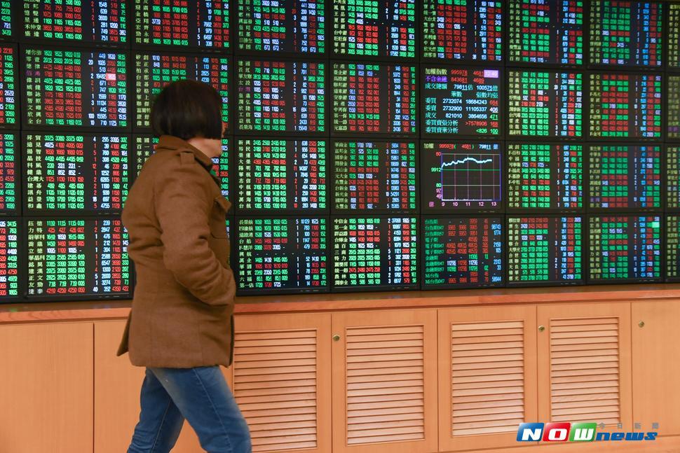 ▲台北股市 8 月 3 日震盪休息，開盤跌 55.17 點，加權股價指數以 10464.10 點開出。（圖／NOWnews 資料照片）