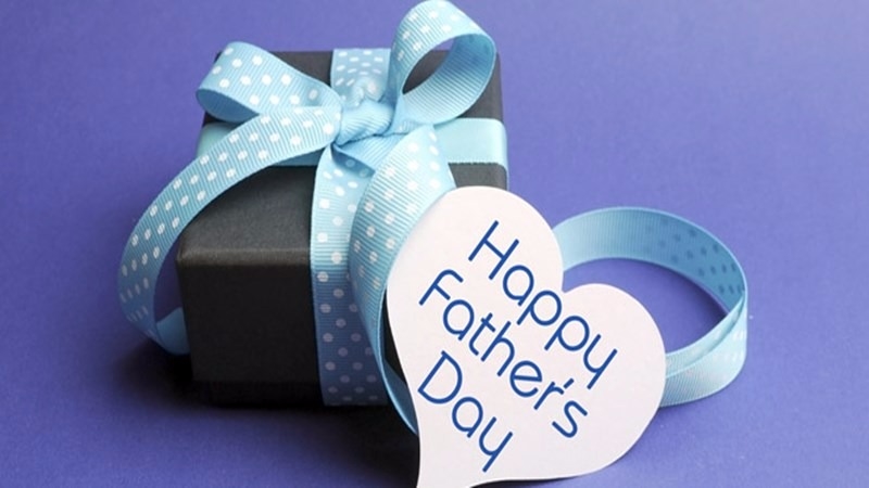 慶祝父親節，孩子們多會買禮物送給父親。  (圖取材自網路)