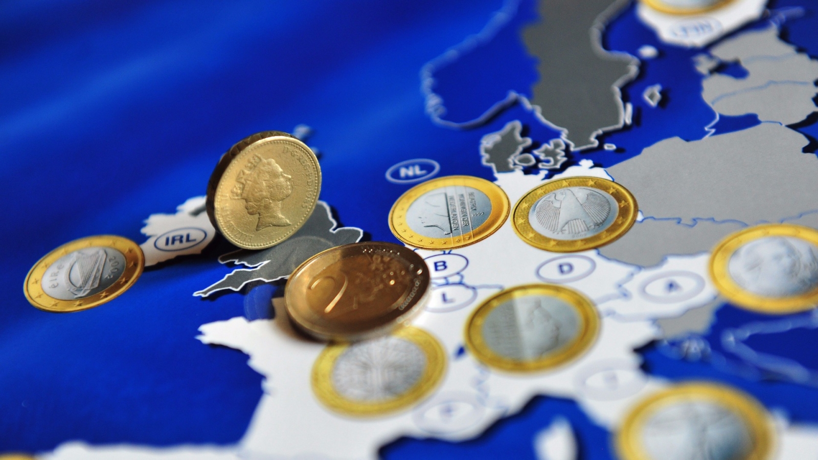 Валютная операция 4. Мировая валютная система. Валютная политика ЕС. Незаконные валютные операции. Валютный рынок и валютная политика.