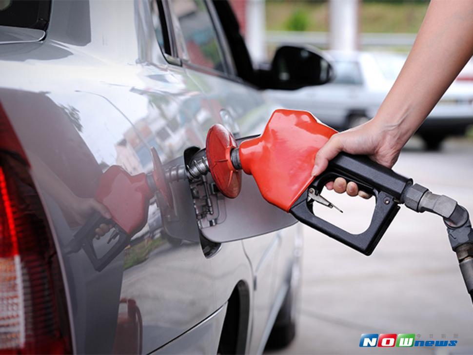 ▲國際油價下跌，台塑石化19日宣布，下周一起，汽柴油每公升降 0.3 元。（圖／NOWnews資料照）