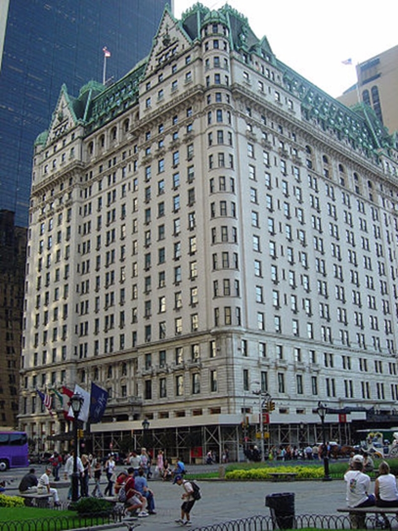 地產業界估計，紐約廣場酒店售價料高達5.6億美元(約169億元新台幣) (圖：維基百科)