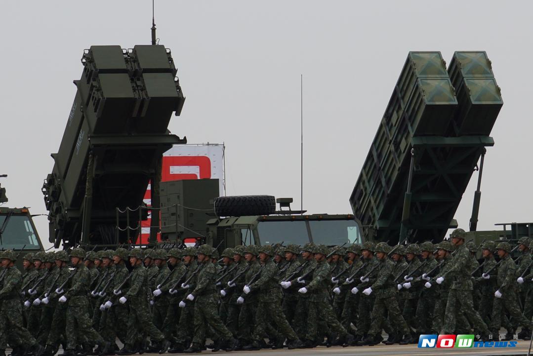 ▲空軍防空暨飛彈指揮部1日上午在台南空軍基地舉行成軍典禮，天弓三型飛彈(右)與愛國者三型飛彈部隊接受校閱。（圖／記者呂炯昌攝 , 2017.9.1）